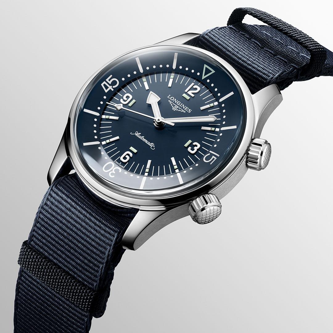 Longines Legend Diver L37644902 — vue trois quarts