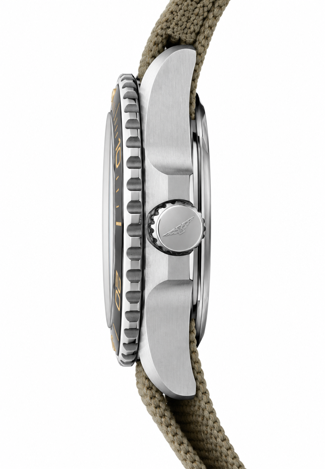 Longines HydroConquest GMT L3.790.4.06.2 — vue de profil